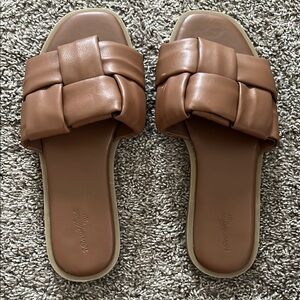 Women's Universal Thread Brown Slide Sandals